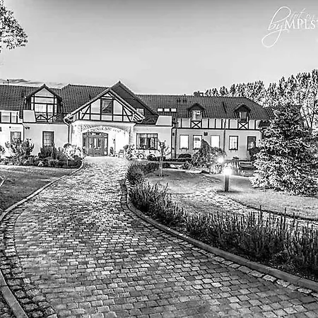 Otel Dworek Nad Rega