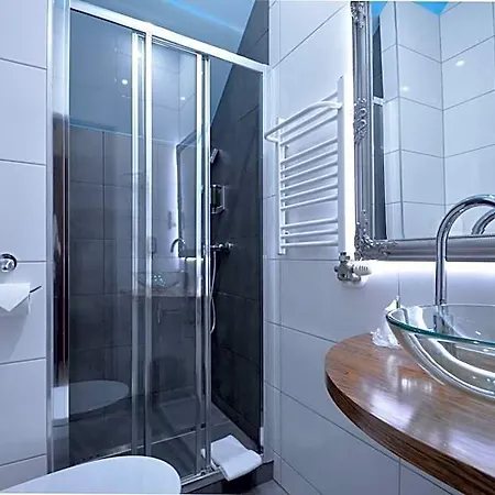 Otel Dworek Nad Rega 3*