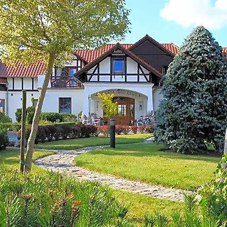 Otel Dworek Nad Rega 3*