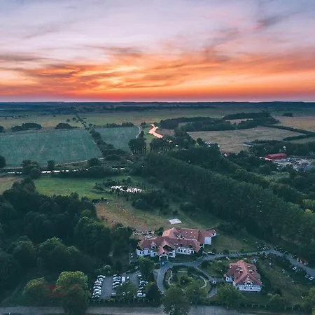 Dworek Nad Rega Отель Trzebiatow nad Rega