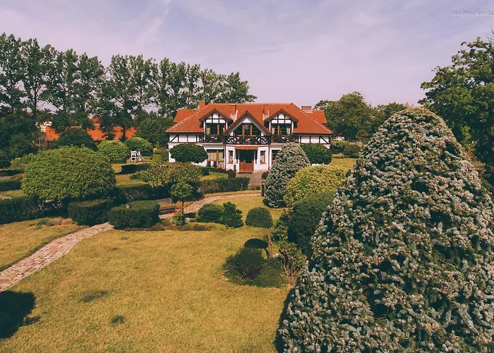 Hotel Dworek Nad Rega 3*